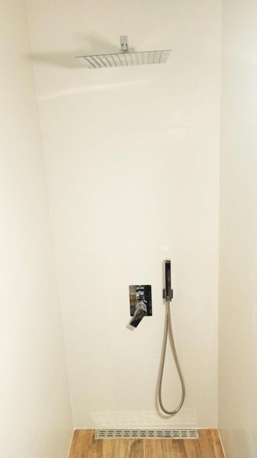 Down Town Luxurious Apartments أليكسانثيربوليس المظهر الخارجي الصورة